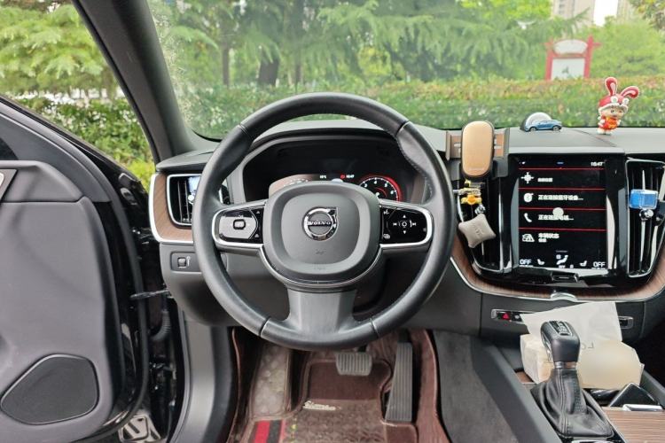 Used Volvo XC60 2021 T5 4x4 Smart Luxury Edition Steering Wheel