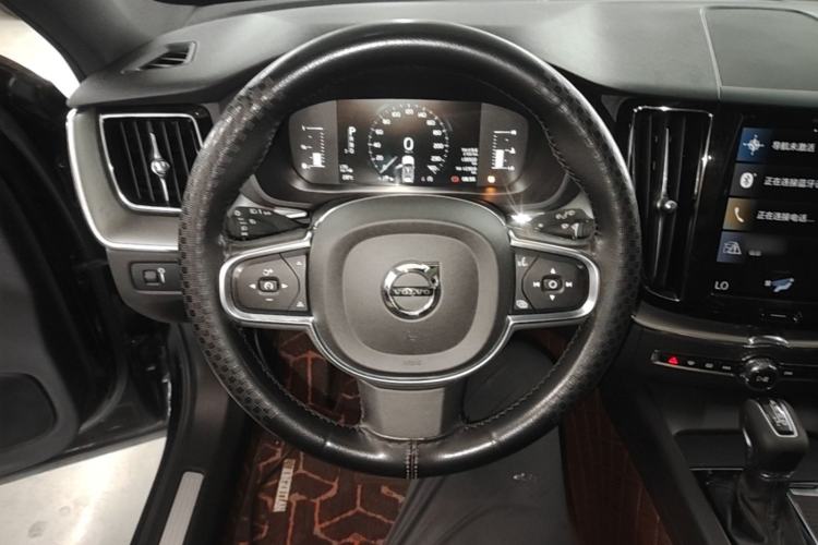 Used Volvo XC60 2021 T5 4x4 Smart Luxury Edition Steering Wheel