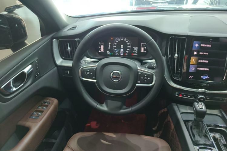 Used Volvo XC60 2021 T5 4x4 Smart Luxury Edition Steering Wheel