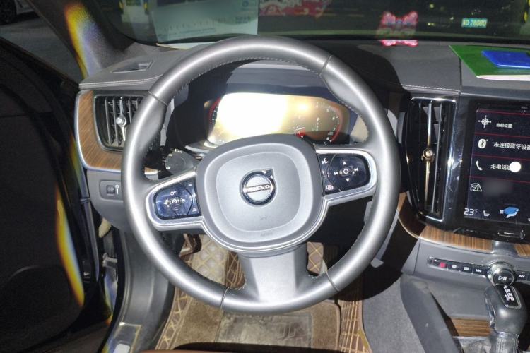 Used Volvo XC60 2021 T5 4x4 Smart Luxury Edition Steering Wheel