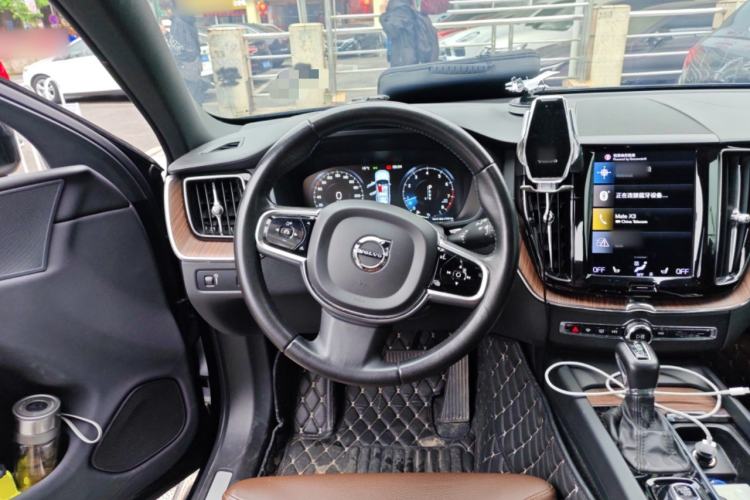 Used Volvo XC60 2021 T5 4x4 Smart Luxury Edition Steering Wheel