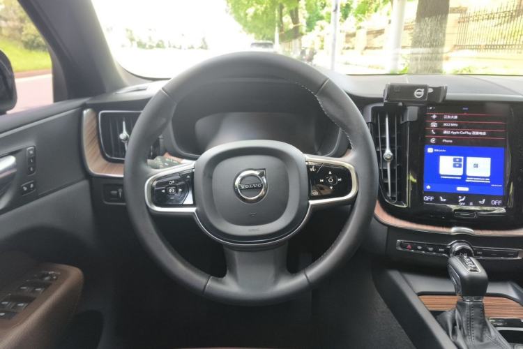 Used Volvo XC60 2021 T5 4x4 Smart Luxury Edition Steering Wheel