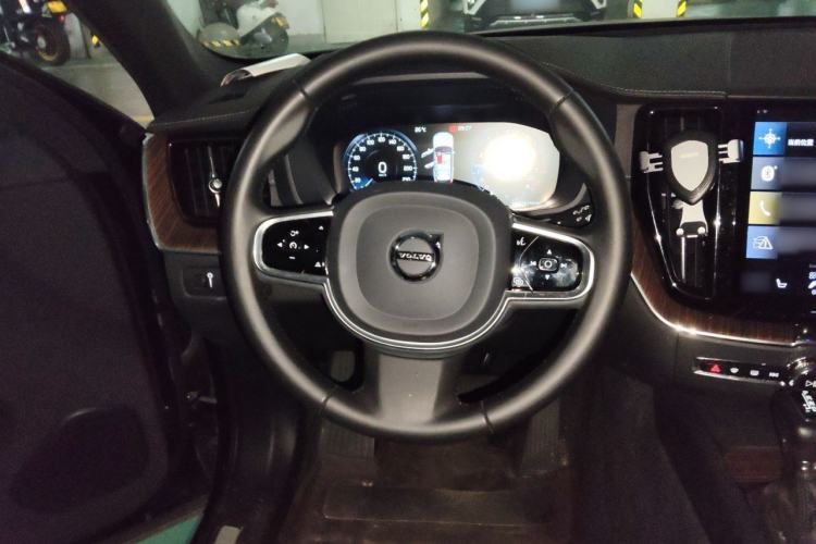 Used Volvo XC60 2021 T5 4x4 Smart Luxury Edition Steering Wheel