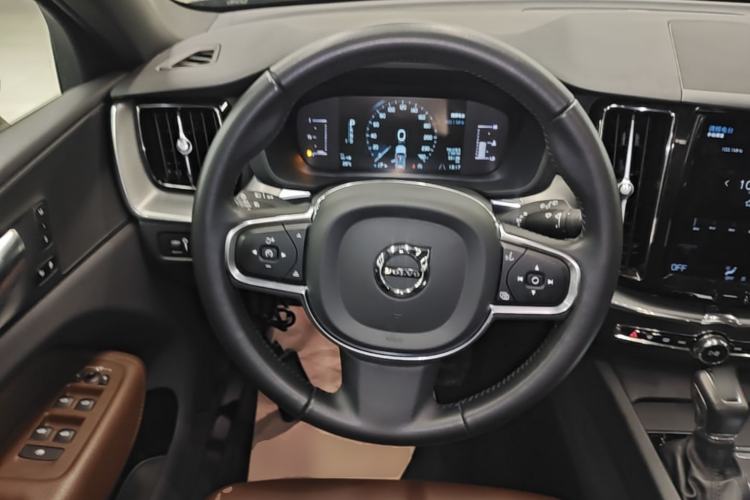 Used Volvo XC60 2021 T5 4x4 Smart Luxury Edition Steering Wheel