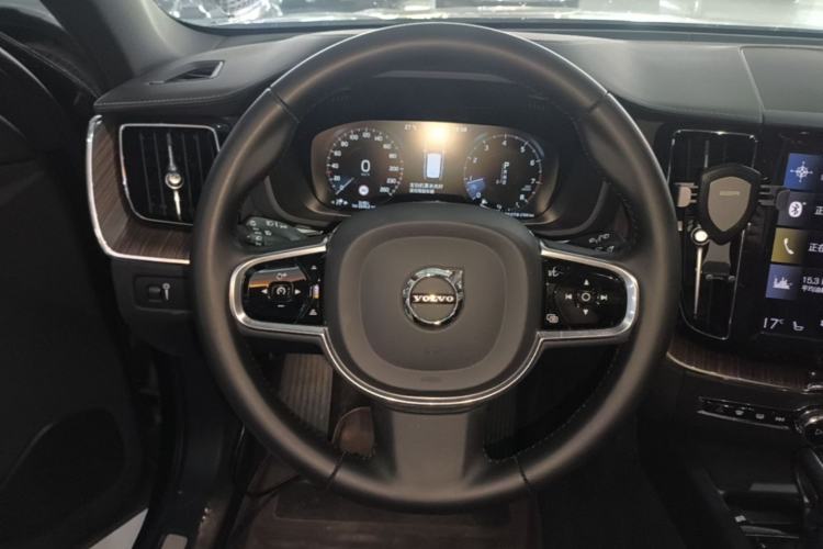 Used Volvo XC60 2021 T5 4x4 Smart Luxury Edition Steering Wheel