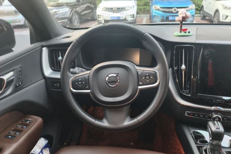 Used Volvo XC60 2021 T5 4x4 Smart Luxury Edition Steering Wheel