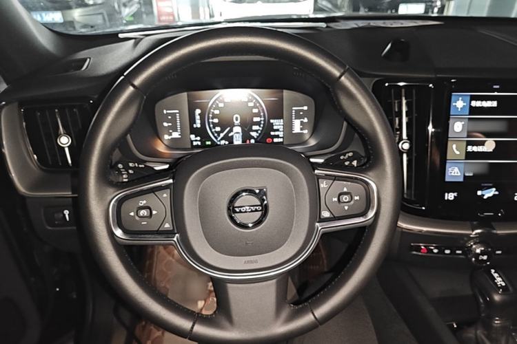Used Volvo XC60 2021 T5 4x4 Smart Luxury Edition Steering Wheel