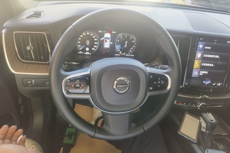 Used Volvo XC60 2021 T5 4x4 Smart Luxury Edition Steering Wheel
