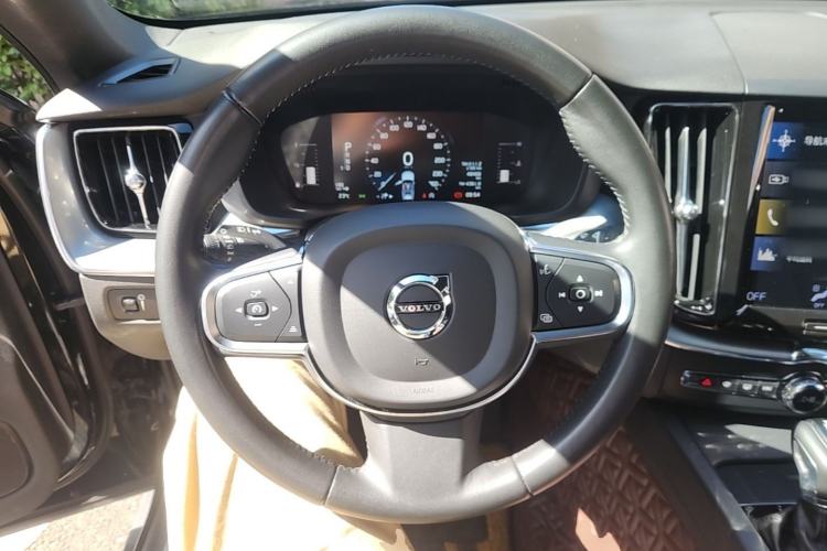 Used Volvo XC60 2021 T5 4x4 Smart Luxury Edition Steering Wheel
