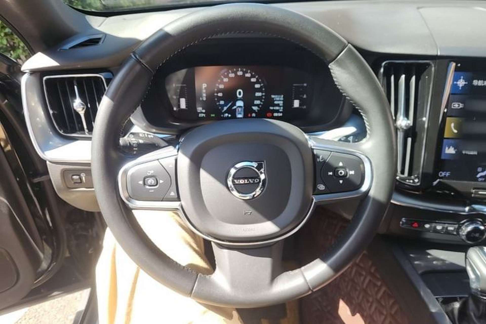 Used Volvo XC60 2021 T5 4x4 Smart Luxury Edition Steering Wheel