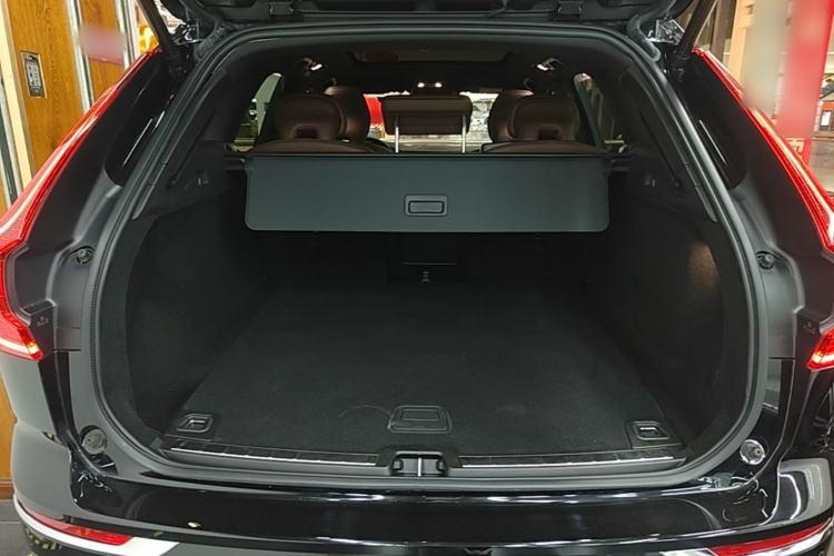 Used Volvo XC60 2021 T5 4x4 Smart Luxury Edition Trunk