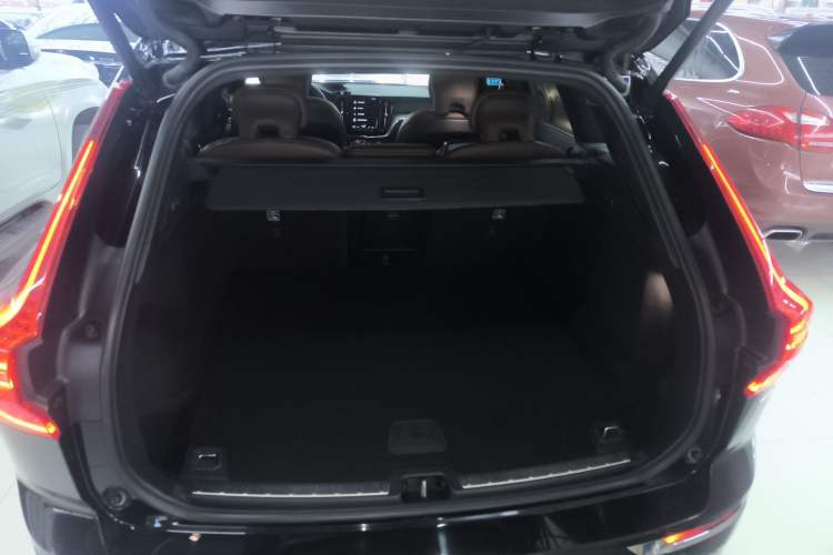 Used Volvo XC60 2021 T5 4x4 Smart Luxury Edition Trunk