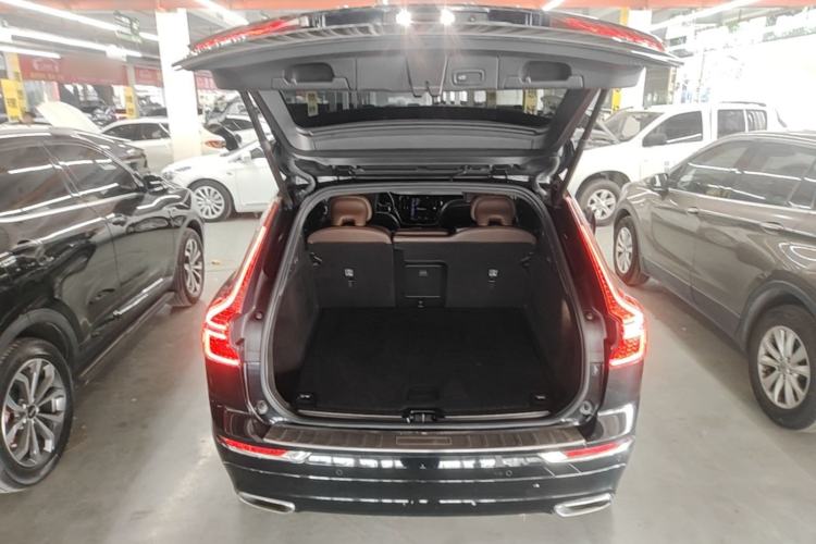 Used Volvo XC60 2021 T5 4x4 Smart Luxury Edition Trunk