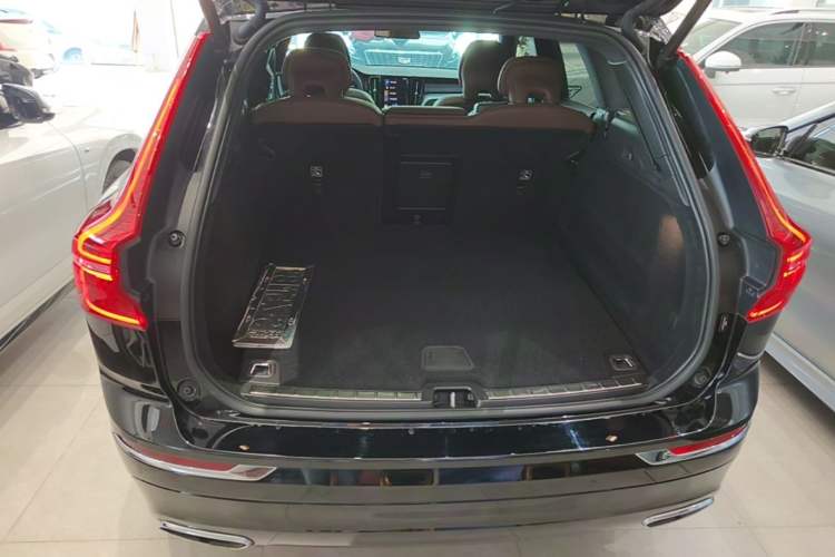 Used Volvo XC60 2021 T5 4x4 Smart Luxury Edition Trunk