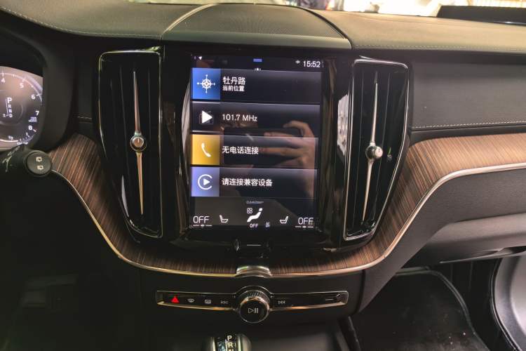 Used Volvo XC60 2021 T5 4x4 Smart Luxury Edition Audio And AC Panel