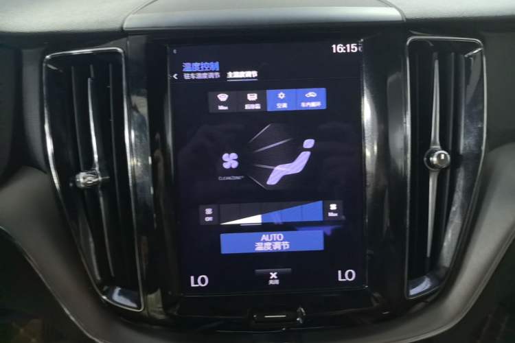 Used Volvo XC60 2021 T5 4x4 Smart Luxury Edition Audio And AC Panel