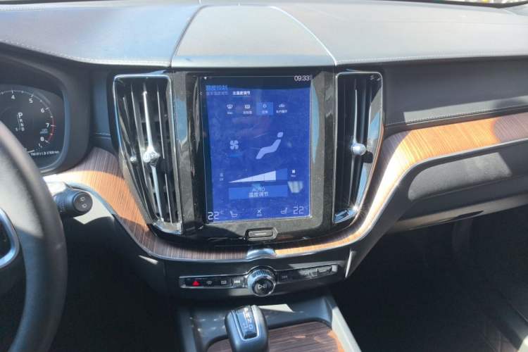 Used Volvo XC60 2021 T5 4x4 Smart Luxury Edition Audio And AC Panel