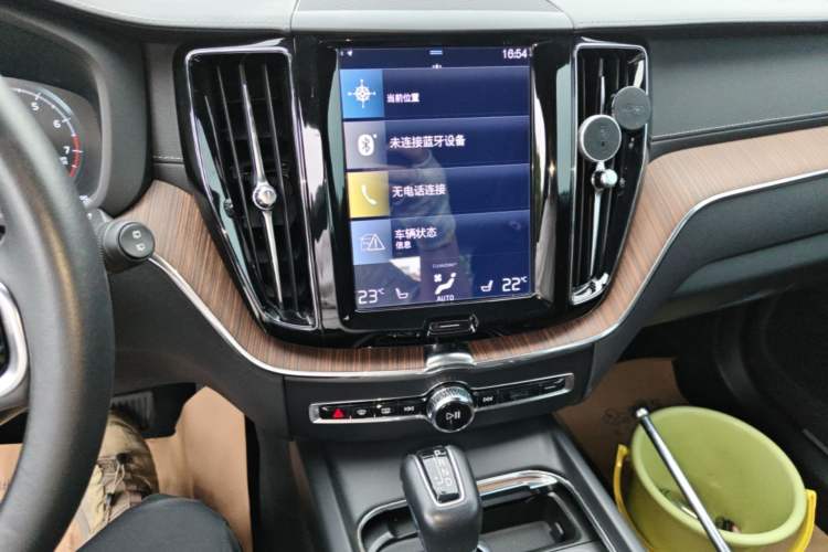 Used Volvo XC60 2021 T5 4x4 Smart Luxury Edition Audio And AC Panel