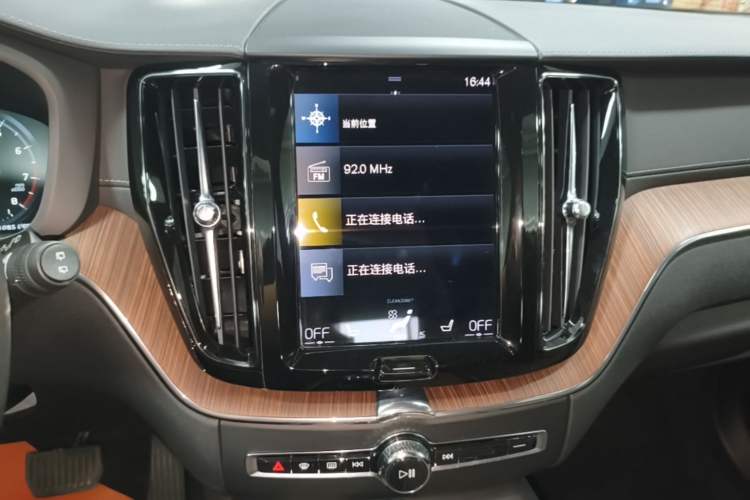 Used Volvo XC60 2021 T5 4x4 Smart Luxury Edition Audio And AC Panel