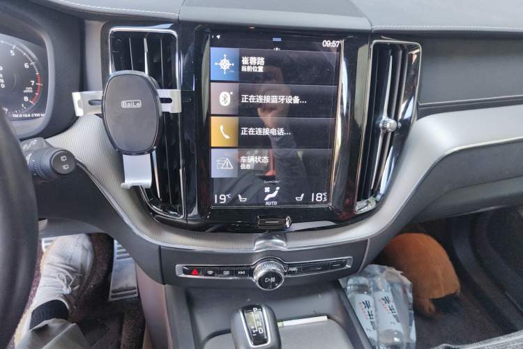 Used Volvo XC60 2021 T5 4x4 Smart & Advanced Sport Edition Audio And AC Panel