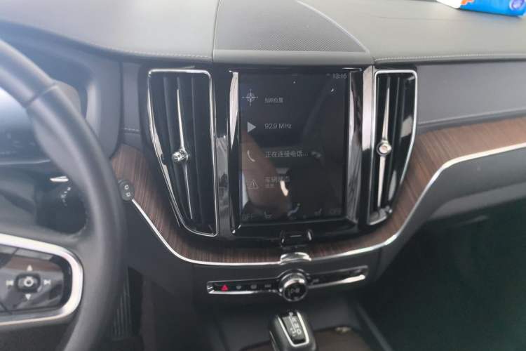 Used Volvo XC60 2021 T5 4x4 Smart Luxury Edition Audio And AC Panel