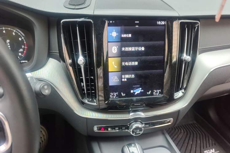 Used Volvo XC60 2021 T5 4x4 Smart Luxury Edition Audio And AC Panel