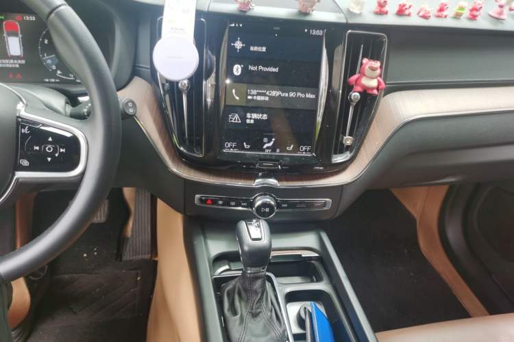 Used Volvo XC60 2021 T5 4x4 Smart Luxury Edition Audio And AC Panel