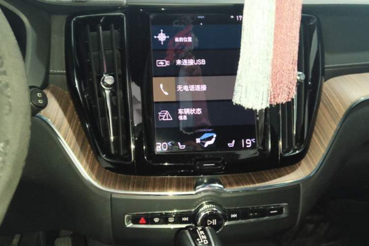 Used Volvo XC60 2021 T5 4x4 Smart Luxury Edition Audio And AC Panel