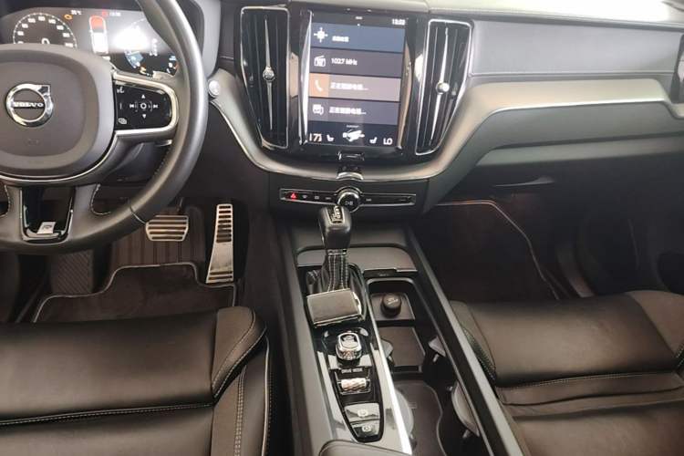 Used Volvo XC60 2021 T5 4x4 Smart & Advanced Sport Edition Audio And AC Panel