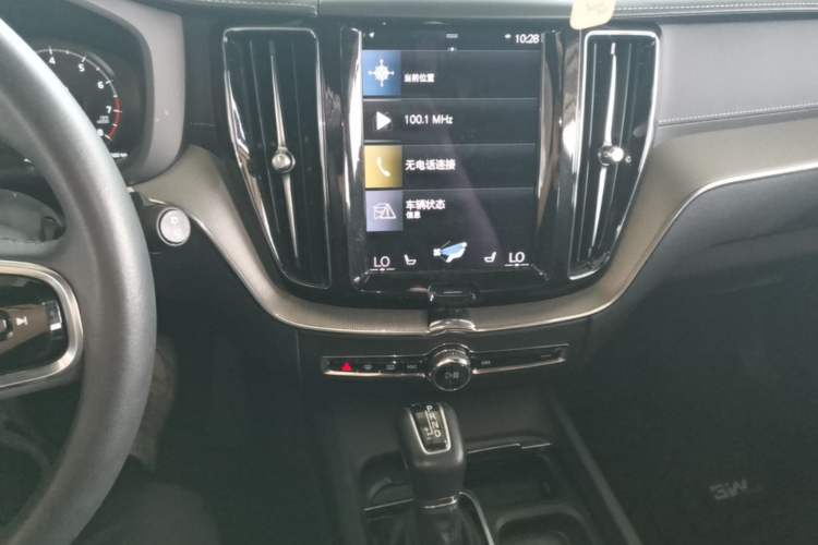 Used Volvo XC60 2021 T5 4x4 Smart Luxury Edition Audio And AC Panel