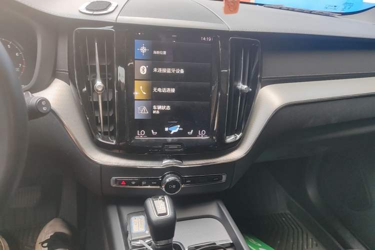 Used Volvo XC60 2021 T5 4x4 Smart Luxury Edition Audio And AC Panel
