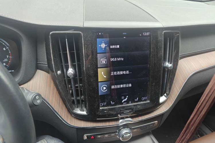 Used Volvo XC60 2021 T5 4x4 Smart Luxury Edition Audio And AC Panel