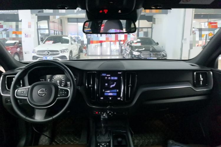 Used Volvo XC60 2021 T5 4x4 Smart Luxury Edition Center Console