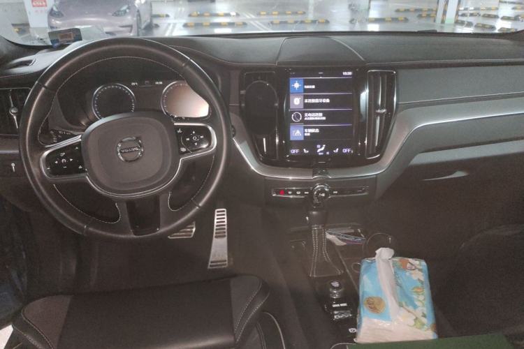 Used Volvo XC60 2021 T5 4x4 Smart & Advanced Sport Edition Center Console