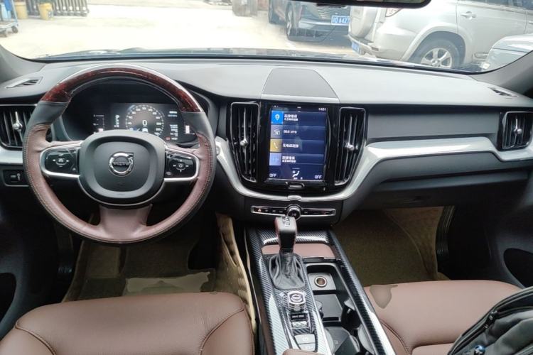 Used Volvo XC60 2021 T5 4x4 Smart Luxury Edition Center Console