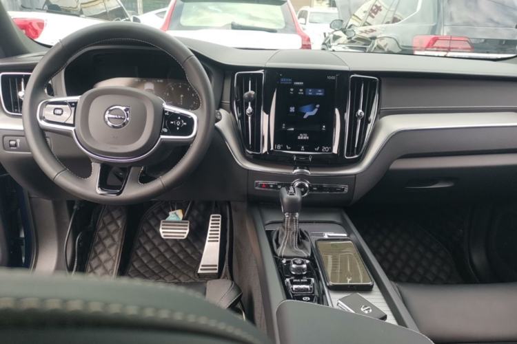 Used Volvo XC60 2021 T5 4x4 Smart & Advanced Sport Edition Center Console