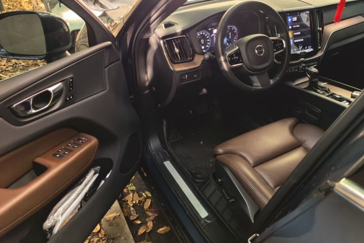 Used Volvo XC60 2021 T5 4x4 Smart Luxury Edition Driver Seat
