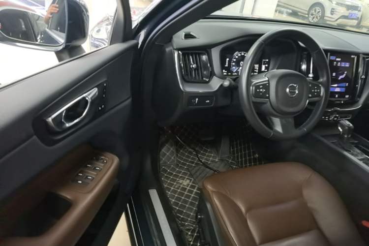 Used Volvo XC60 2021 T5 4x4 Smart Luxury Edition Driver Seat