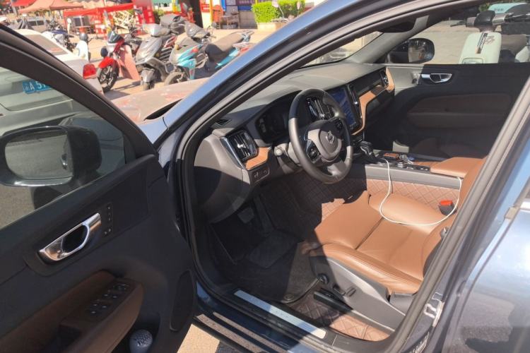 Used Volvo XC60 2021 T5 4x4 Smart Luxury Edition Driver Seat