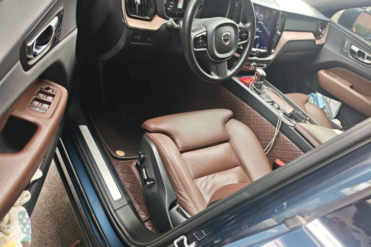 Used Volvo XC60 2021 T5 4x4 Smart Luxury Edition Driver Seat