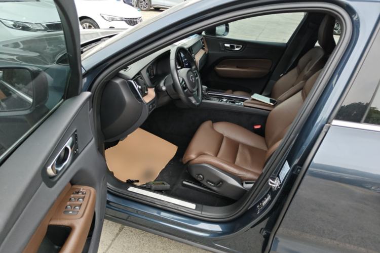 Used Volvo XC60 2021 T5 4x4 Smart Luxury Edition Driver Seat