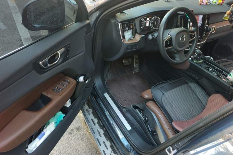 Used Volvo XC60 2021 T5 4x4 Smart Luxury Edition Driver Seat