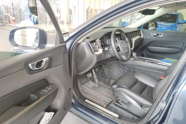 Used Volvo XC60 2021 T5 4x4 Smart Luxury Edition Driver Seat