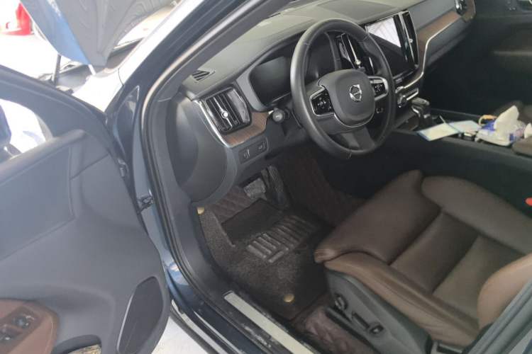 Used Volvo XC60 2021 T5 4x4 Smart Luxury Edition Driver Seat