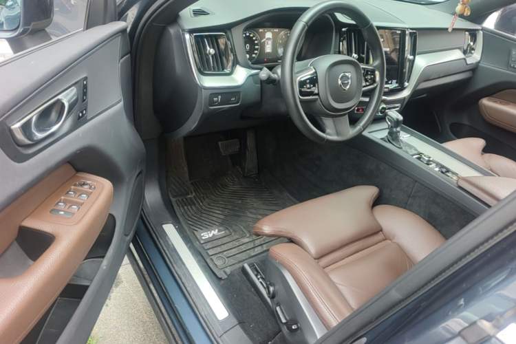 Used Volvo XC60 2021 T5 4x4 Smart Luxury Edition Driver Seat