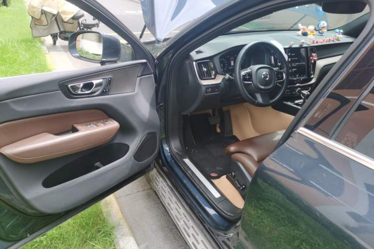 Used Volvo XC60 2021 T5 4x4 Smart Luxury Edition Driver Seat