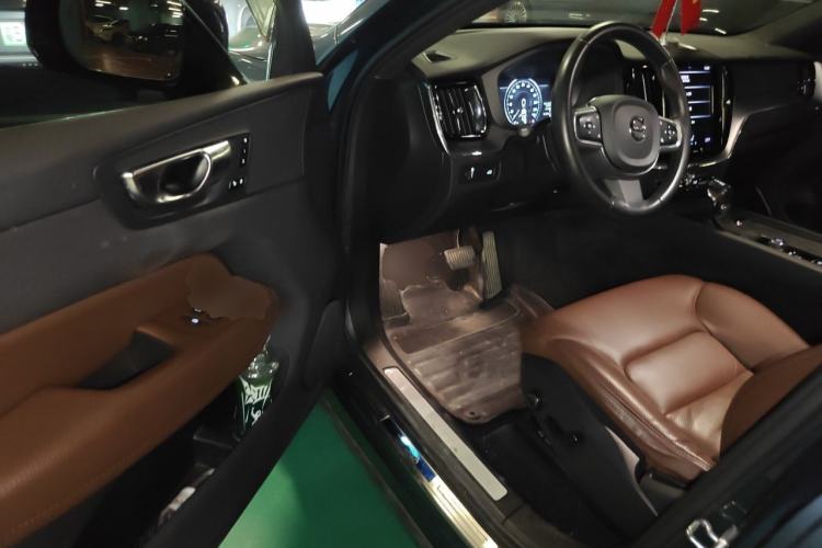 Used Volvo XC60 2021 T5 4x4 Smart Luxury Edition Driver Seat