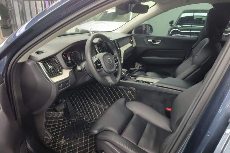 Used Volvo XC60 2021 T5 4x4 Smart Luxury Edition Driver Seat
