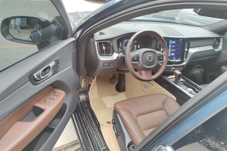 Used Volvo XC60 2021 T5 4x4 Smart Luxury Edition Driver Seat