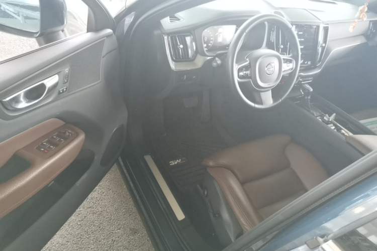 Used Volvo XC60 2021 T5 4x4 Smart Luxury Edition Driver Seat